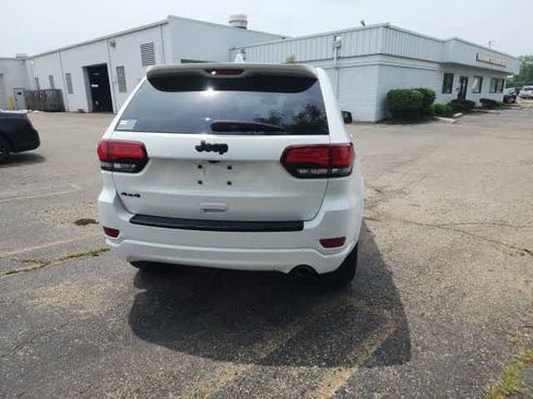 Certified 2018 Jeep Grand Cherokee Altitude AWD/4WD image 17