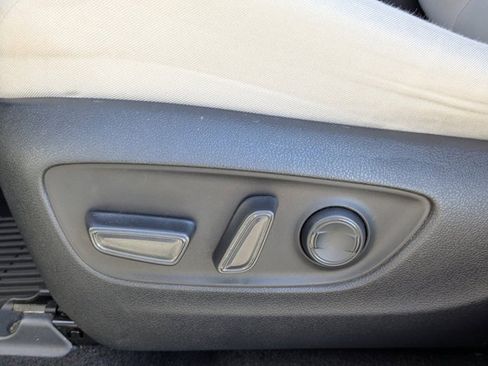 Used 2022 Toyota RAV4 XLE image 20