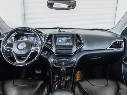 Used 2019 Jeep Cherokee Latitude Plus w/ Comfort/Convenience Group AWD/4WD image 42