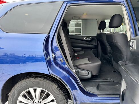 Used 2019 Nissan Pathfinder S image 19