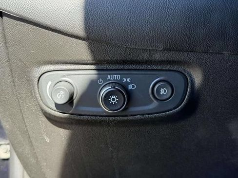 Used 2021 Chevrolet Equinox LT FWD image 19