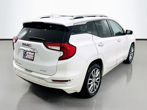 Used 2024 GMC Terrain Denali w/ Denali Premium Package AWD/4WD image 7