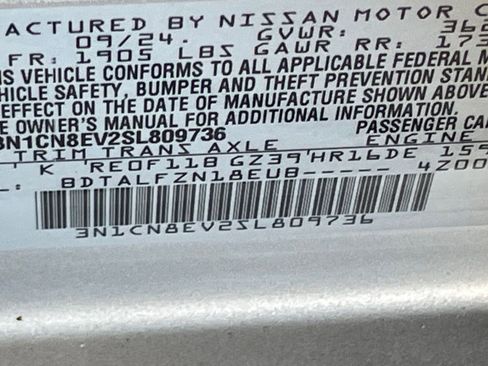 Used 2025 Nissan Versa SV image 27