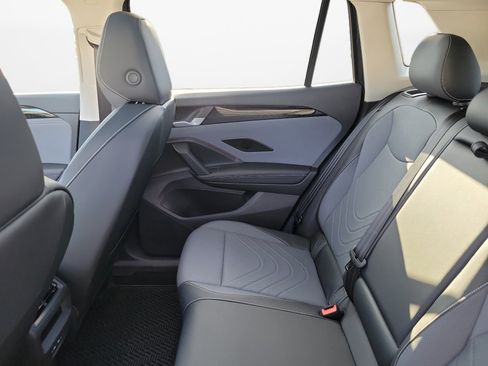 New 2026 Volkswagen Tiguan SE FWD image 13