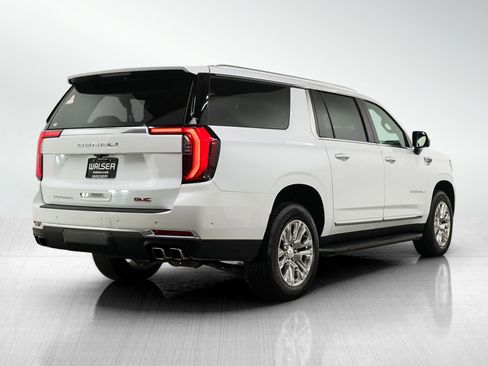 Used 2025 GMC Yukon XL Denali AWD/4WD image 5
