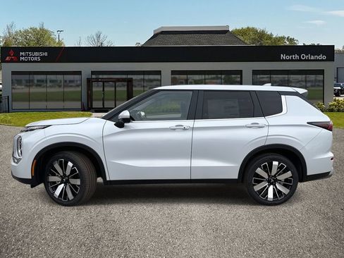 New 2026 Mitsubishi Outlander SE FWD image 3
