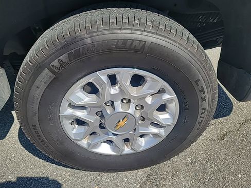 Used 2024 Chevrolet Silverado 2500 LTZ w/ LTZ Convenience Package image 12