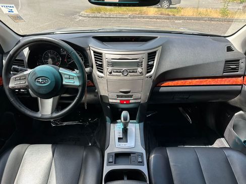 Used 2010 Subaru Legacy 2.5i Limited AWD/4WD image 9