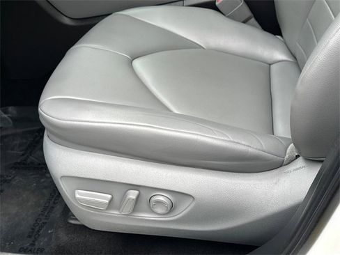 Certified 2022 Toyota Highlander XLE image 22