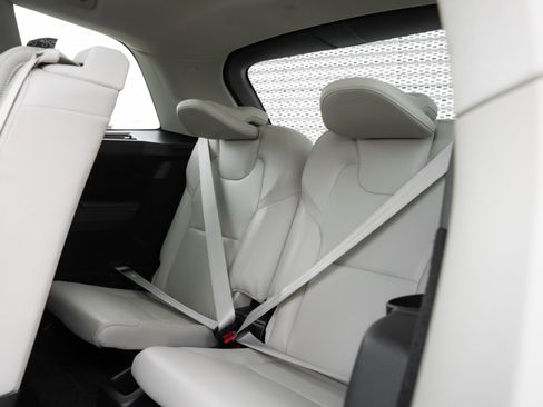 Used 2022 Volvo XC90 T5 Momentum w/ Climate Package image 27