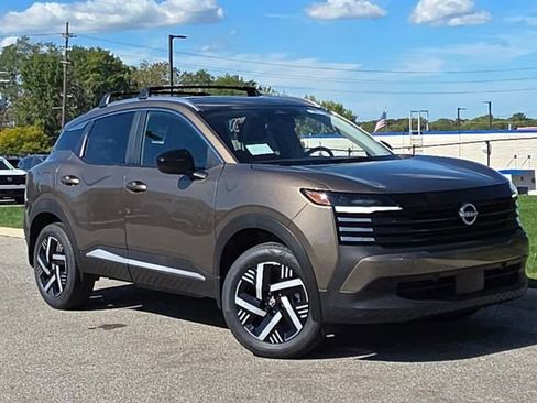 New 2026 Nissan Kicks SV w/ SV Premium Package image 2