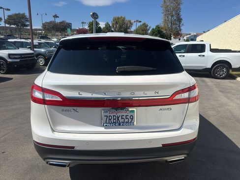 Used 2016 Lincoln MKX Select w/ Select Plus Package AWD/4WD image 3