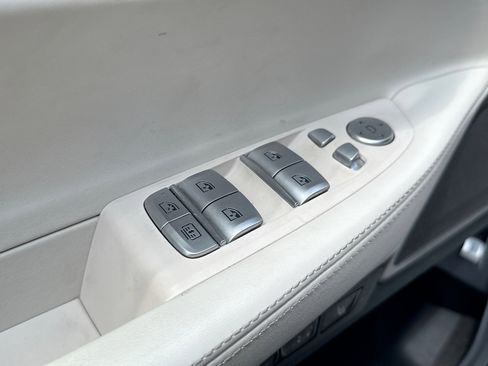 Used 2019 BMW 750i w/ Executive Package RWD image 15