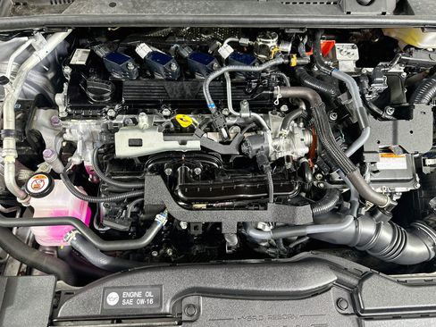 Used 2025 Toyota Prius LE FWD image 31
