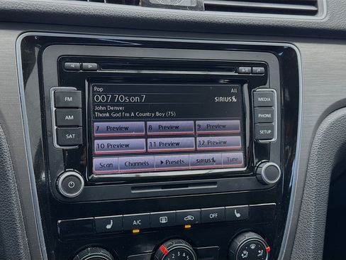 Used 2015 Volkswagen Passat TDI SE image 11