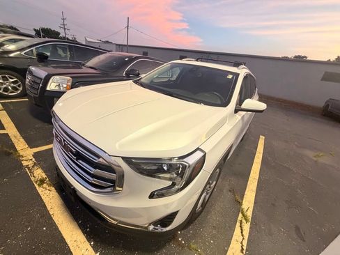 Used 2020 GMC Terrain SLT w/ Preferred Package FWD image 4