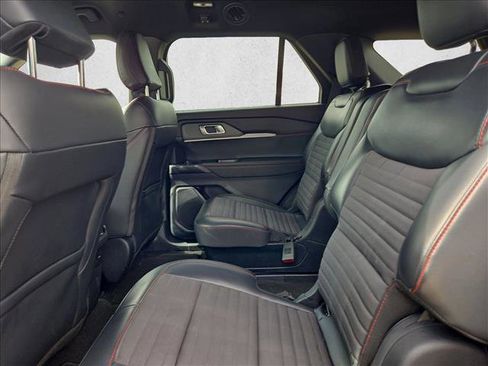 Used 2025 Ford Explorer ST-Line image 18