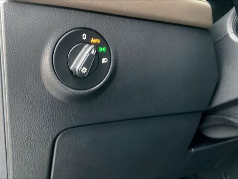 Used 2022 Volkswagen Taos SEL image 35