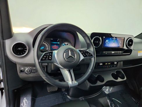 Used 2024 Mercedes-Benz eSprinter 170 Cargo image 22