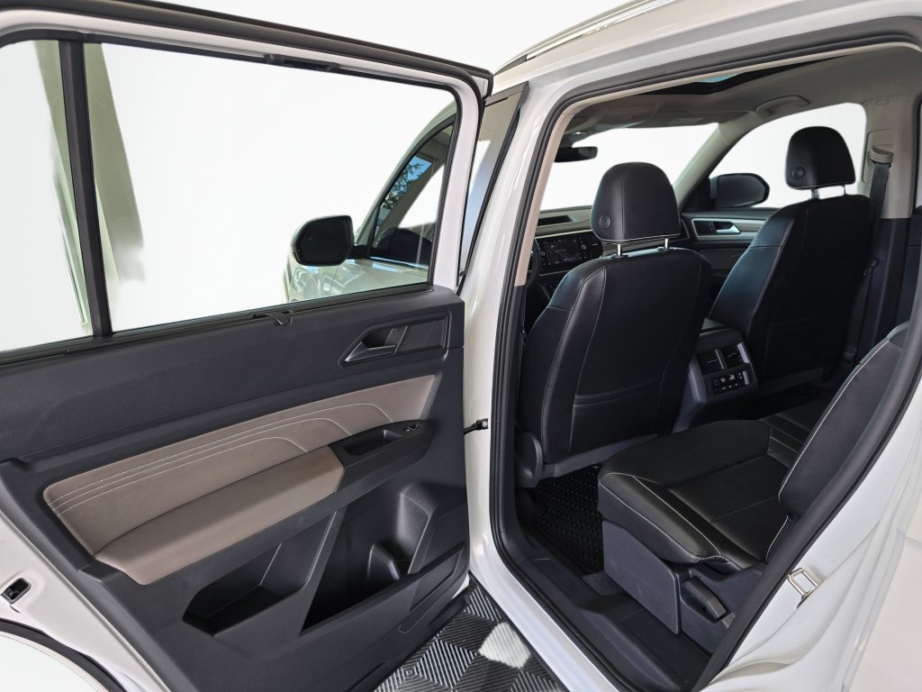 Used 2023 Volkswagen Atlas SEL AWD/4WD image 37