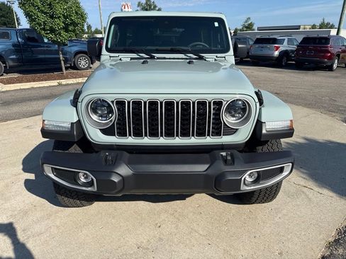 Used 2024 Jeep Wrangler Unlimited Sahara AWD/4WD image 2