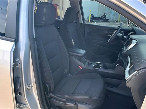 Used 2022 GMC Terrain SLE w/ Driver Convenience Package image 9