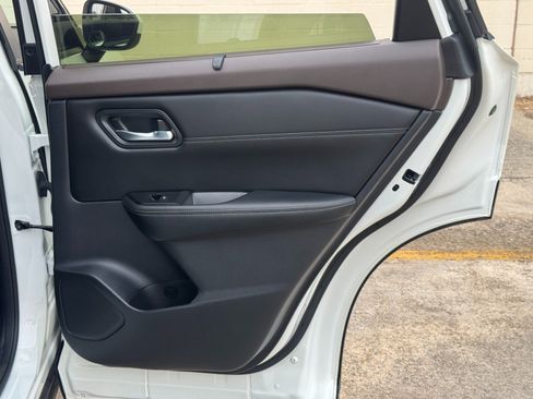 Used 2023 Nissan Rogue SV w/ SV Premium B Package FWD image 39