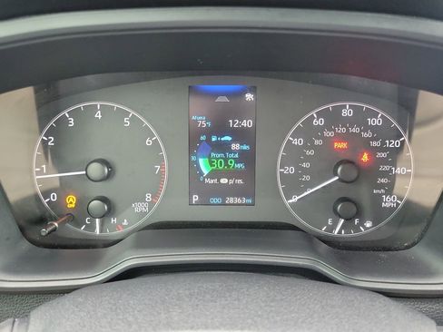 Used 2024 Toyota Corolla Cross LE FWD image 28