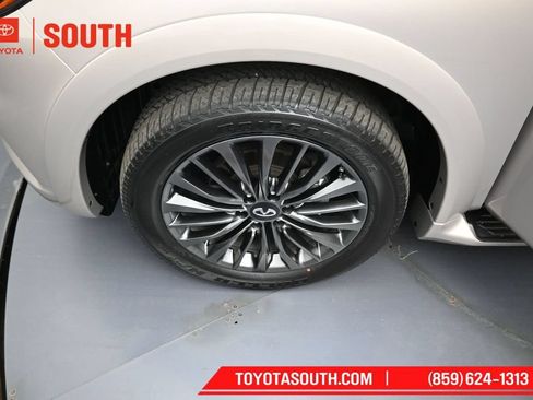 Used 2024 INFINITI QX80 Sensory AWD/4WD image 43