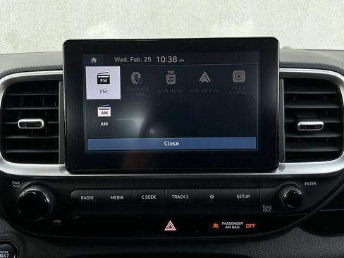 Used 2025 Hyundai Venue SEL image 31