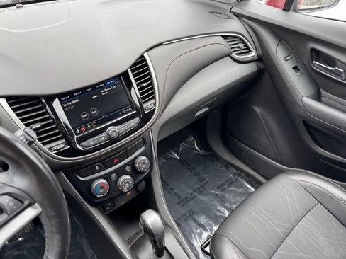 Used 2018 Chevrolet Trax LT w/ LT Convenience Package AWD/4WD image 18