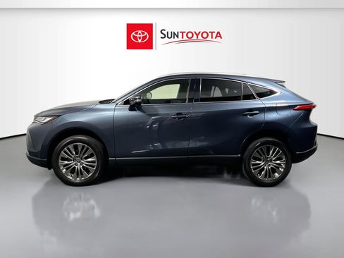 Used 2022 Toyota Venza XLE image 7