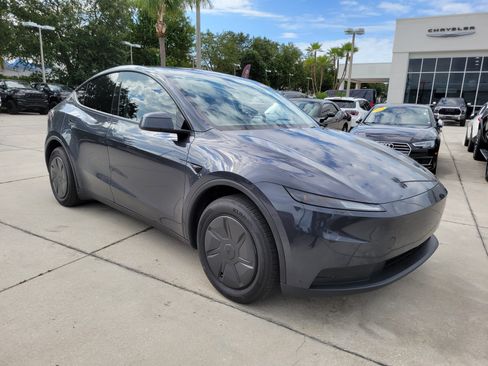 Used 2026 Tesla Model Y 2WD image 4