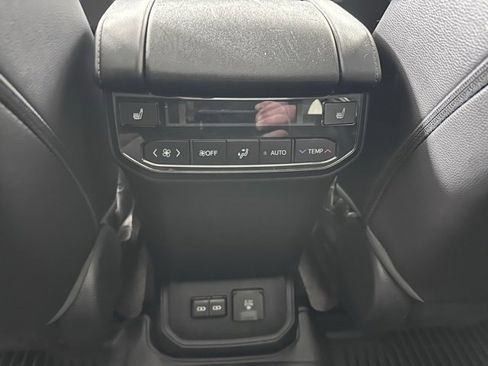 Used 2023 Toyota Highlander Platinum image 20