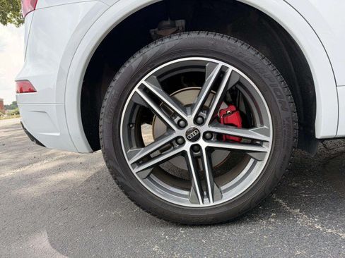 Certified 2025 Audi Q5 e Premium Plus w/ Premium Plus Package AWD/4WD image 32