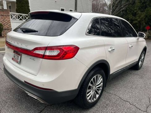 Used 2016 Lincoln MKX Select w/ Climate Package image 3