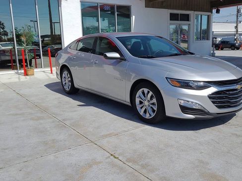 Used 2019 Chevrolet Malibu LT FWD image 2