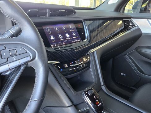 Used 2025 Cadillac XT6 Premium Luxury image 27