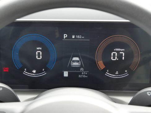 Certified 2025 Hyundai Tucson SE image 22