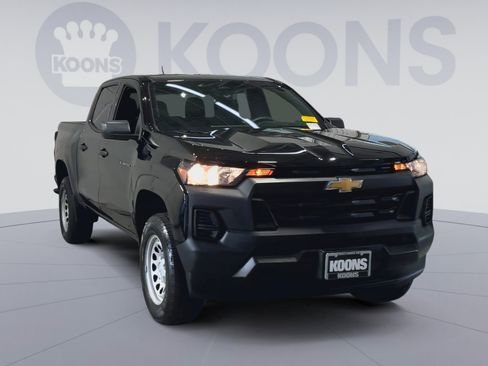 Used 2024 Chevrolet Colorado W/T RWD image 4