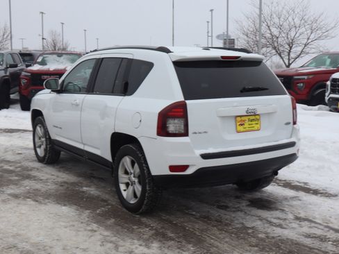Used 2017 Jeep Compass Latitude image 4