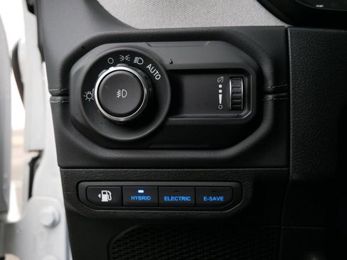 Used 2024 Jeep Wrangler Unlimited Sahara AWD/4WD image 15