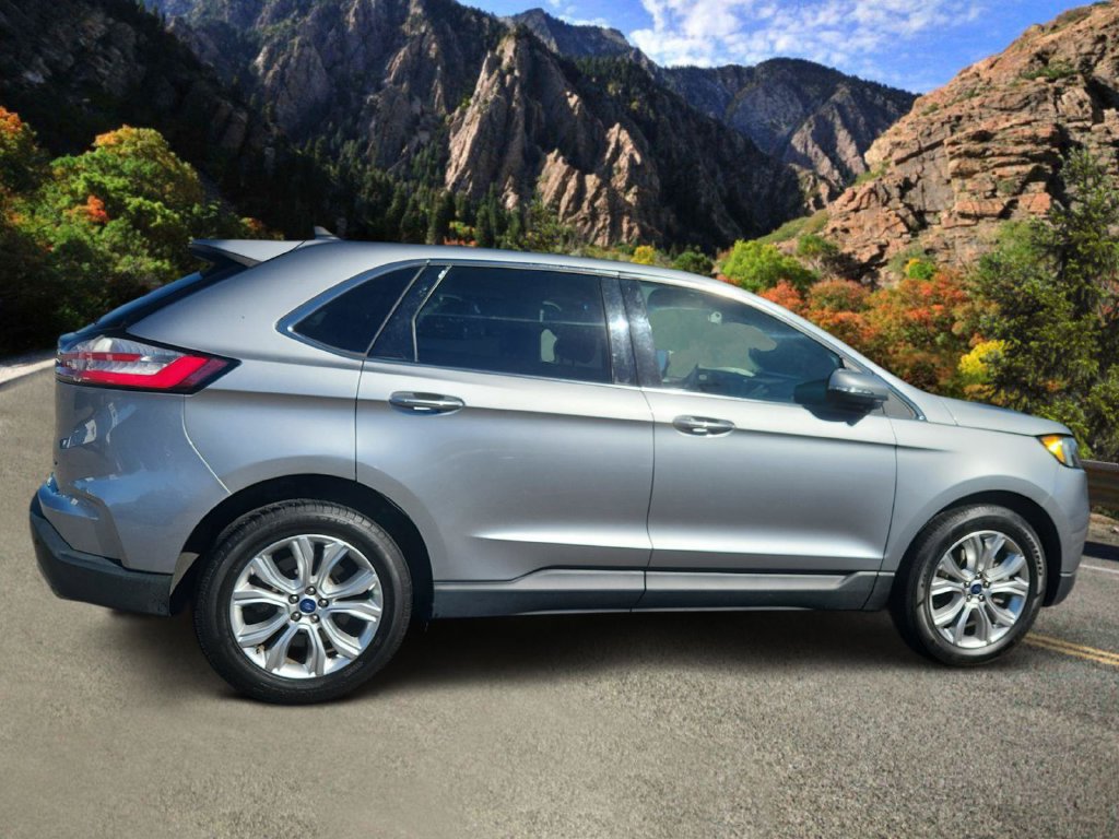 Used 2022 Ford Edge Titanium AWD/4WD image 2