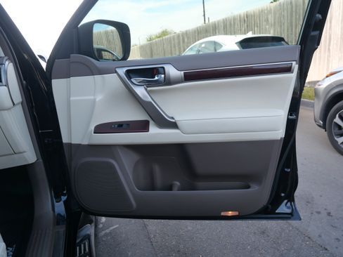 Used 2019 Lexus GX 460 image 14