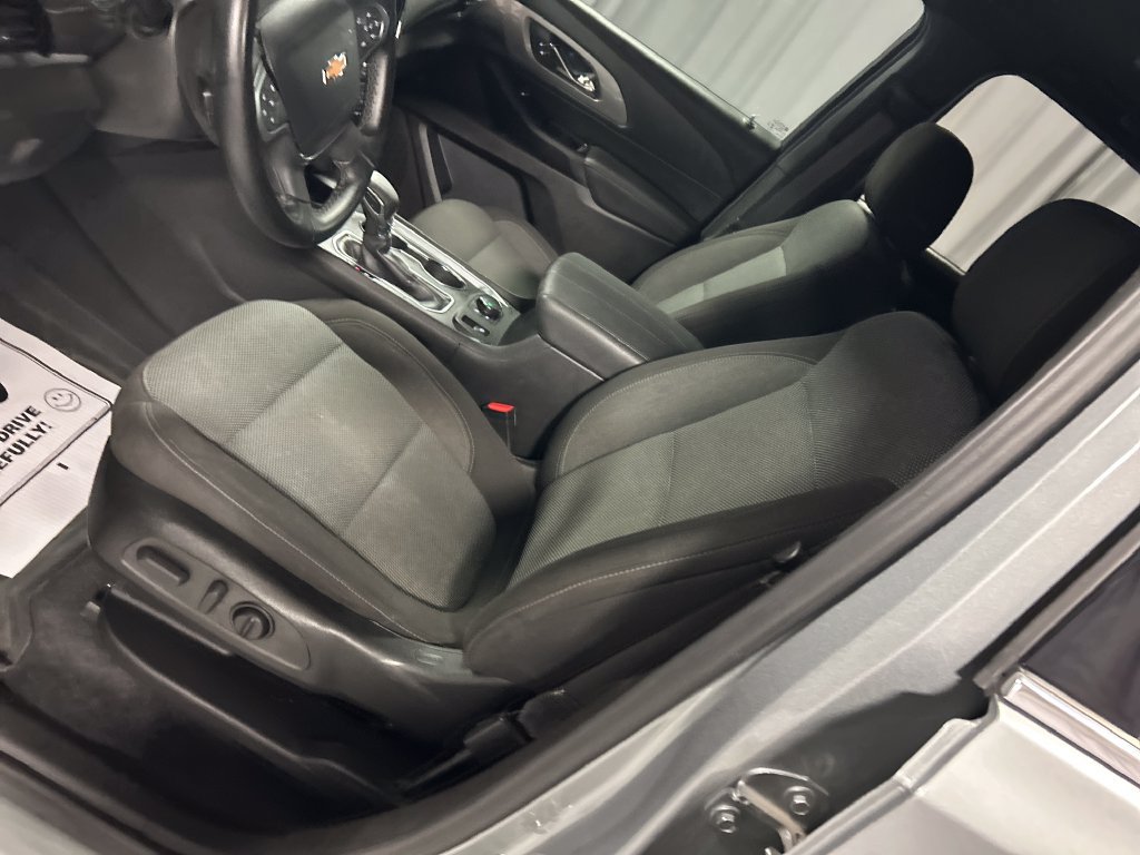 Used 2023 Chevrolet Traverse LT FWD image 12