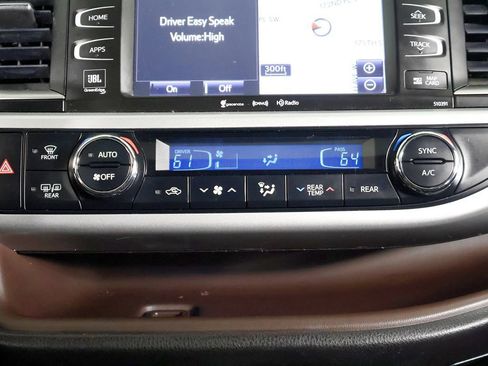 Used 2019 Toyota Highlander Limited AWD/4WD image 36