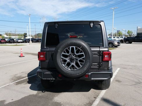 New 2025 Jeep Wrangler Unlimited Sahara AWD/4WD image 9