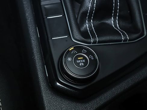 Certified 2025 Volkswagen Taos SEL image 28