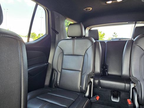 Used 2023 Chevrolet Traverse RS FWD image 24