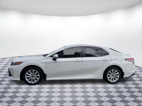 Used 2018 Toyota Camry LE image 4